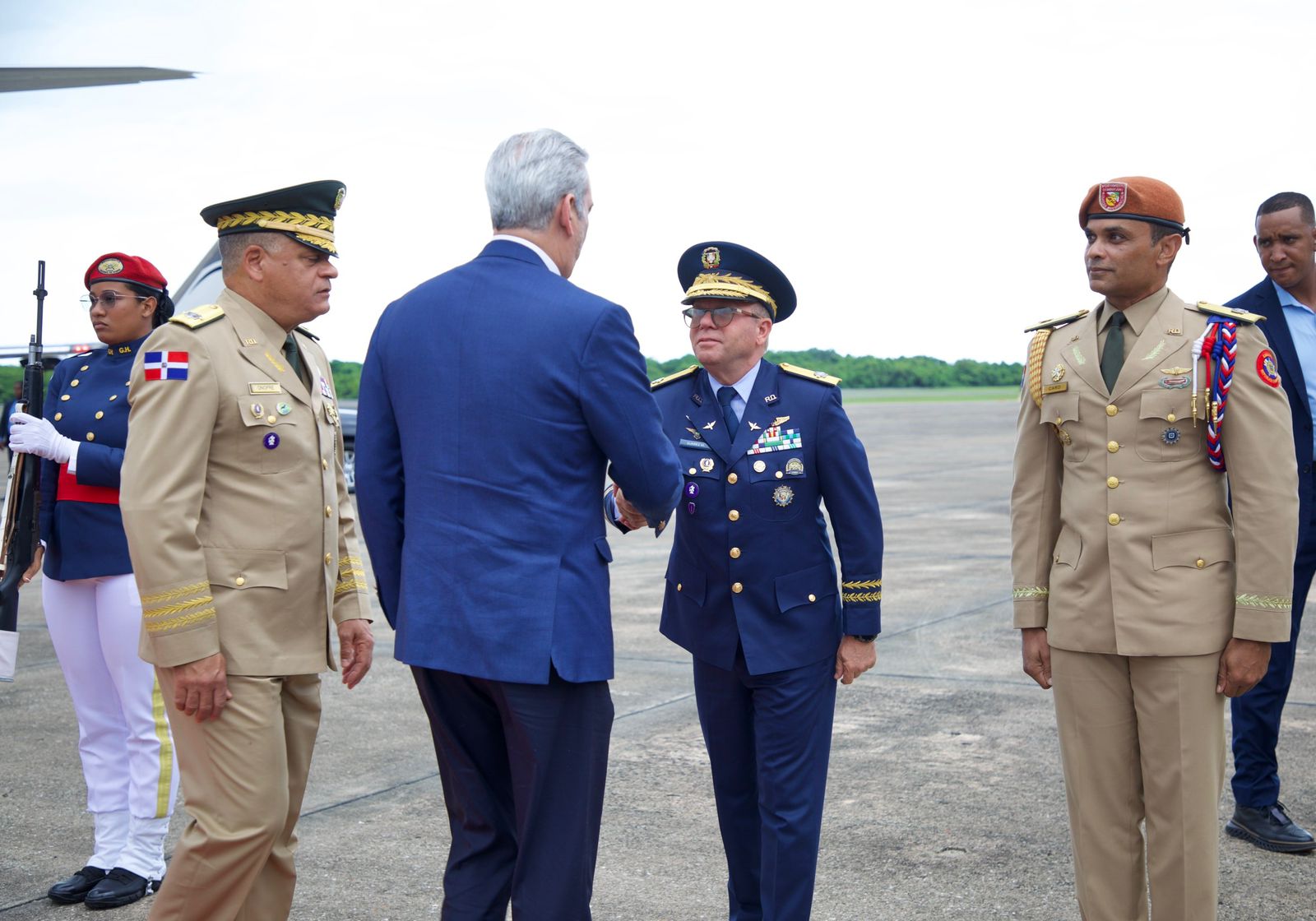 Abinader regresó al país tras fortalecer la imagen internacional de RD