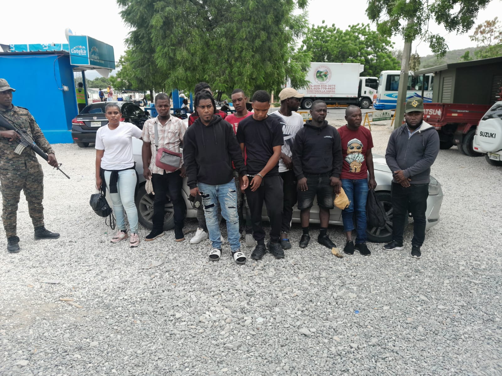 Militares descubren haitianos ocultos en baúl durante persecución en Azua