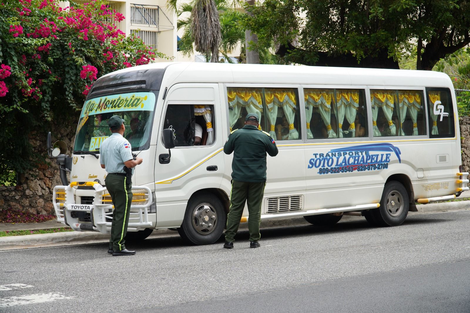 DIGESETT actúa contra autobuses que invaden zonas residenciales
