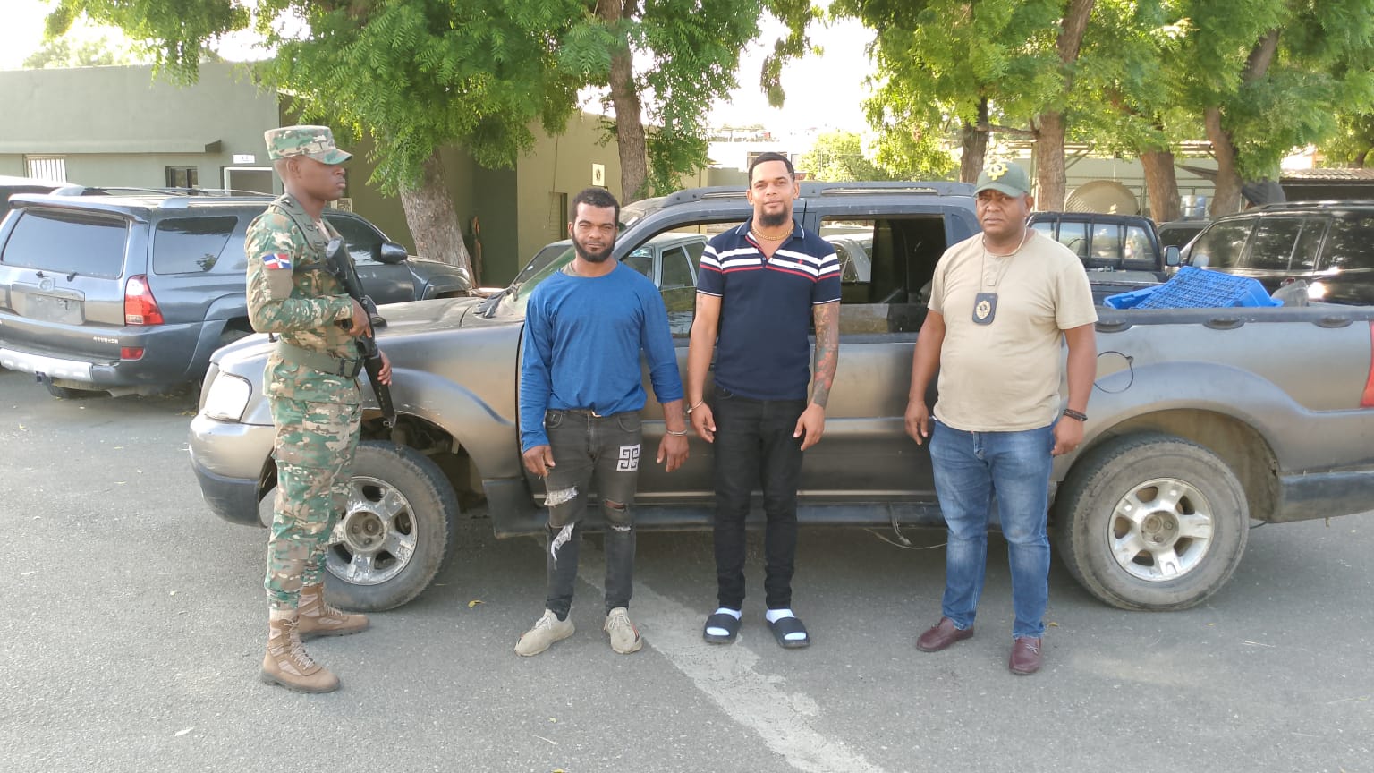 Ejército incauta 10,000 cigarrillos de contrabando en Mao