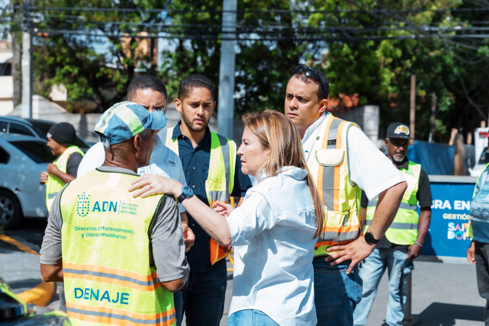 Carolina Mejía lidera jornada de limpieza y llama a cuidar Santo Domingo