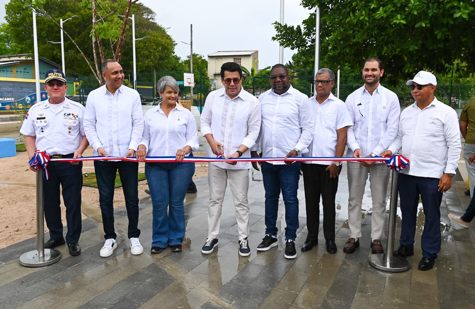 Collado entrega renovado Parque Canito en Guayacanes