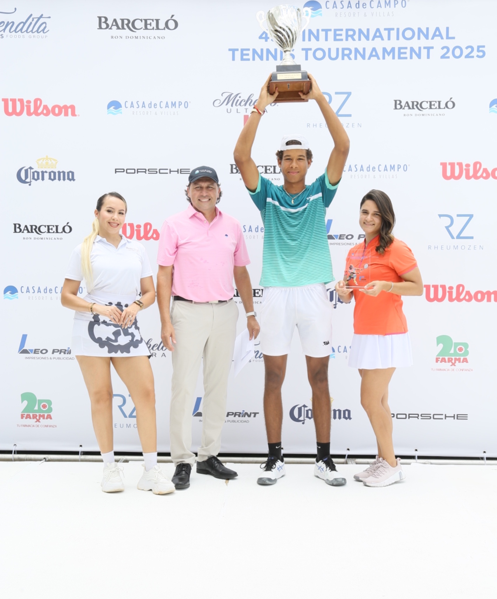 Enmanuel Muñoz Veras conquista el Torneo Internacional de Tenis en Casa de Campo
