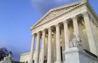 Corte Suprema limita freno judicial a políticas de Trump