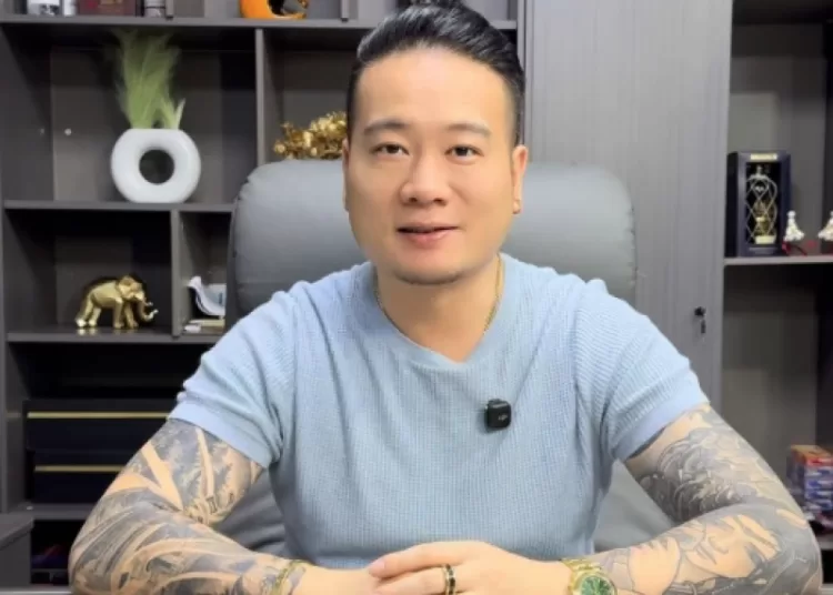 Solicitan coerción contra comerciante chino por agresión a abogado de Migración