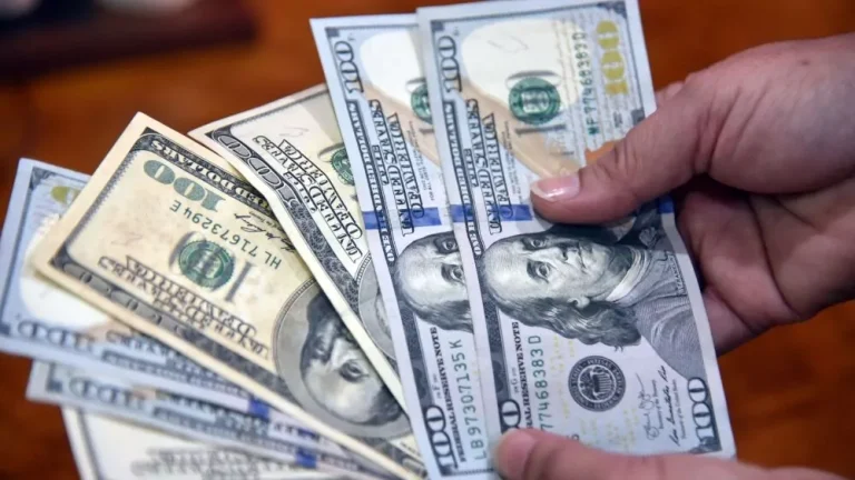 Dólar sigue bajando y se mantiene por debajo de los RD$61