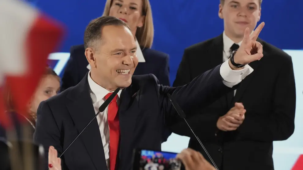 Polonia Dividida: Elecciones Presidenciales en un Filo