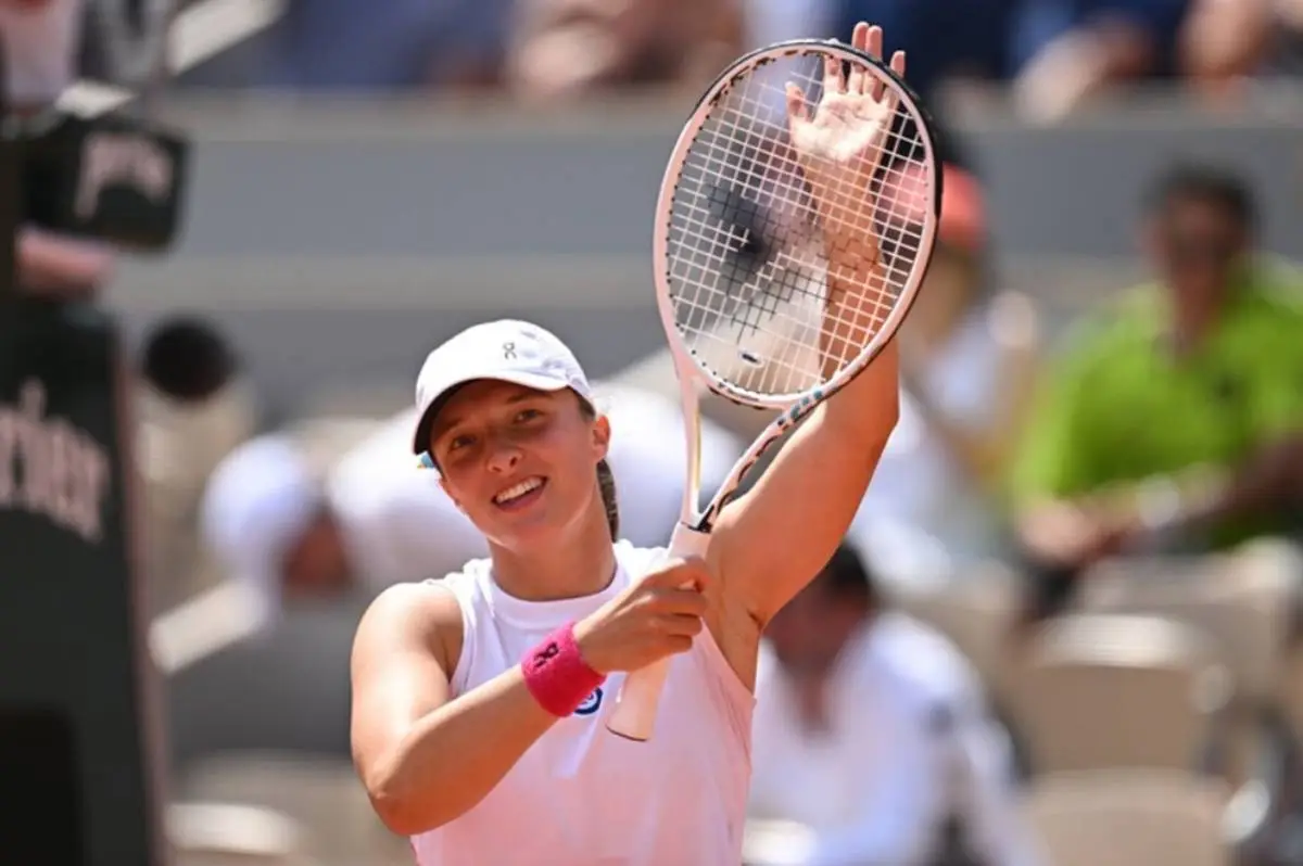 Swiatek resurge en París y sigue firme rumbo a su cuarto título en Roland-Garros