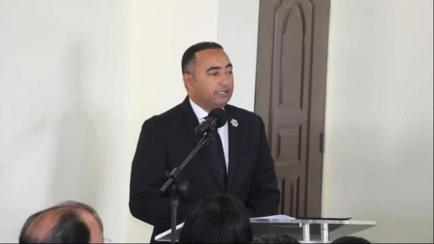 Alcalde de Verón enfrenta al Ministro de la Vivienda por bloqueo legal