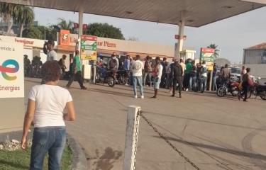 Mueren a tiros tras disputa por turno en estación de combustible