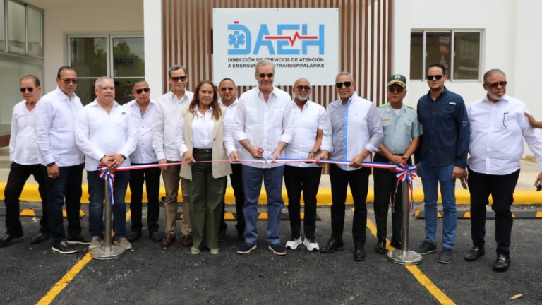 Abinader entrega obras clave en Duarte y refuerza vínculo con la juventud