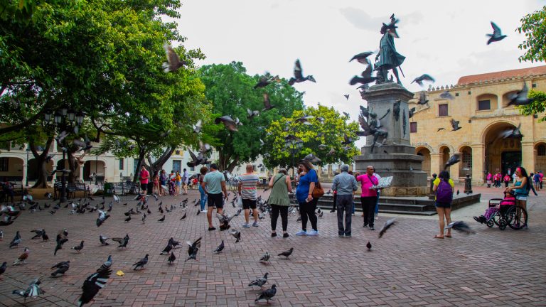 Abinader solicita acelerar obras en la Ciudad Colonial