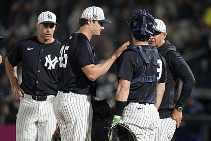 Yankees van tras refuerzos tras crisis de lesiones