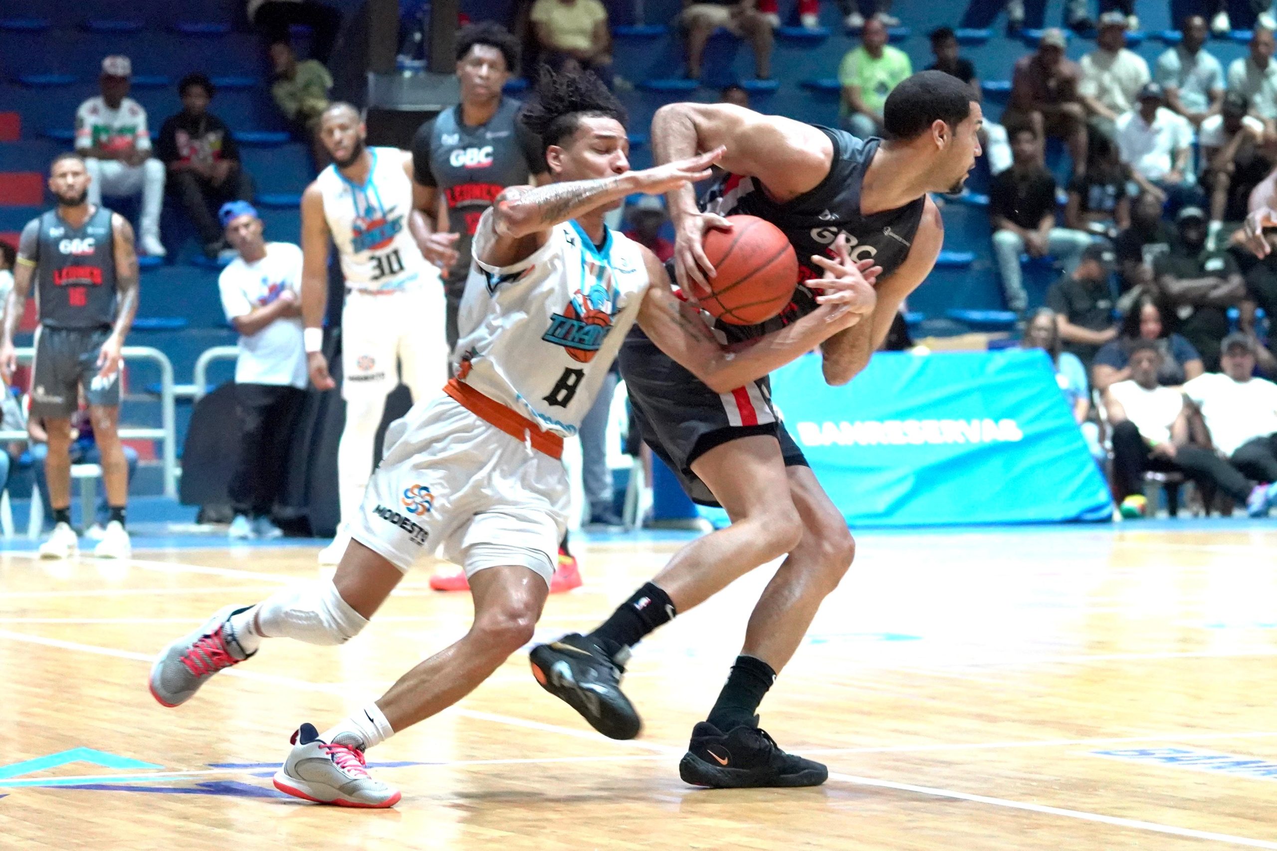 Richard Bautista hace historia con su tercer galardón defensivo en la LNB