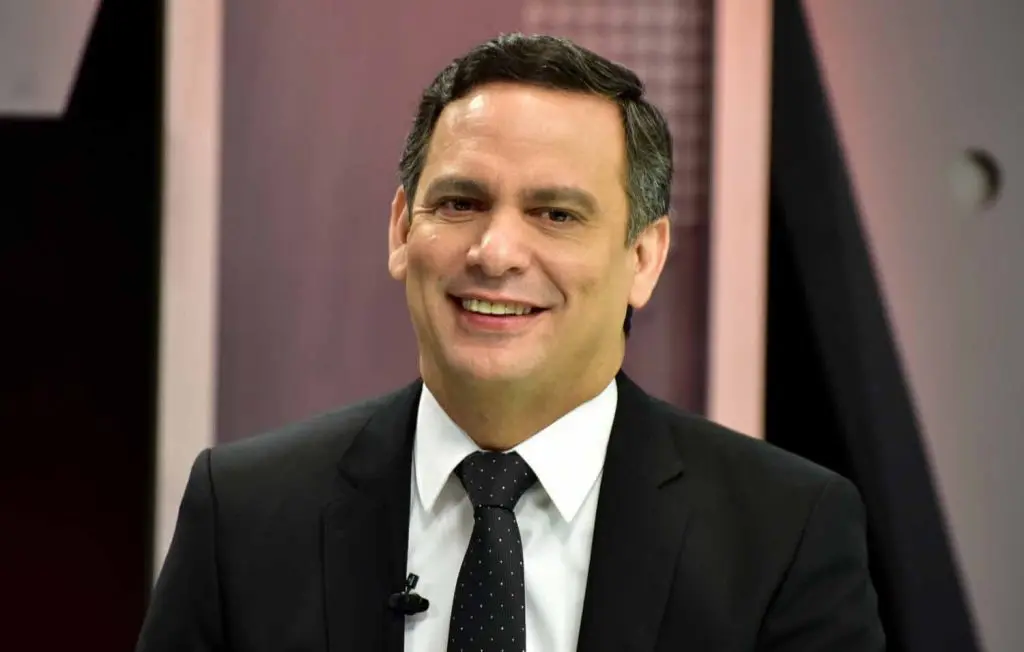 Henry Molina apuesta por digitalización total y justicia en menos de seis meses