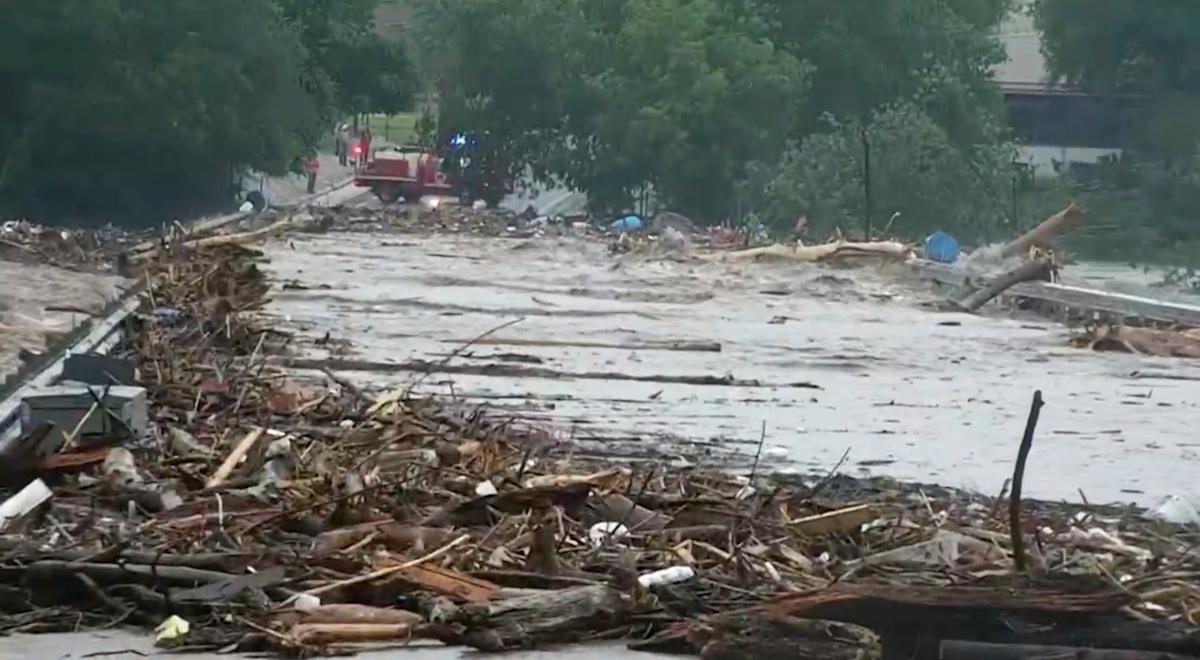 Inundaciones en Texas dejan 24 muertos y decenas de niñas desaparecidas