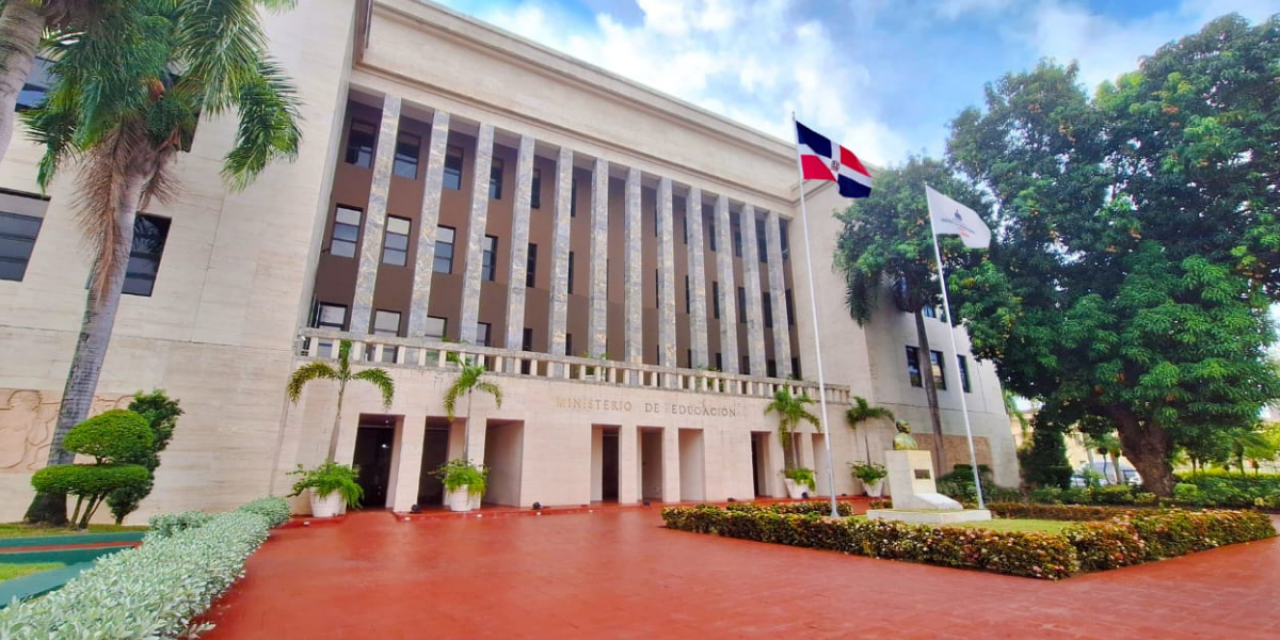 Escuelas de La Vega y Valverde al borde del colapso, denuncian profesores