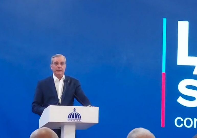 Abinader: “Mientras yo sea presidente, ningún dominicano quedará sin cobertura del Senasa”