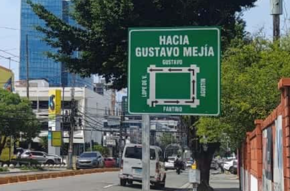 Motoristas ignoran nueva prohibición en Lope de Vega