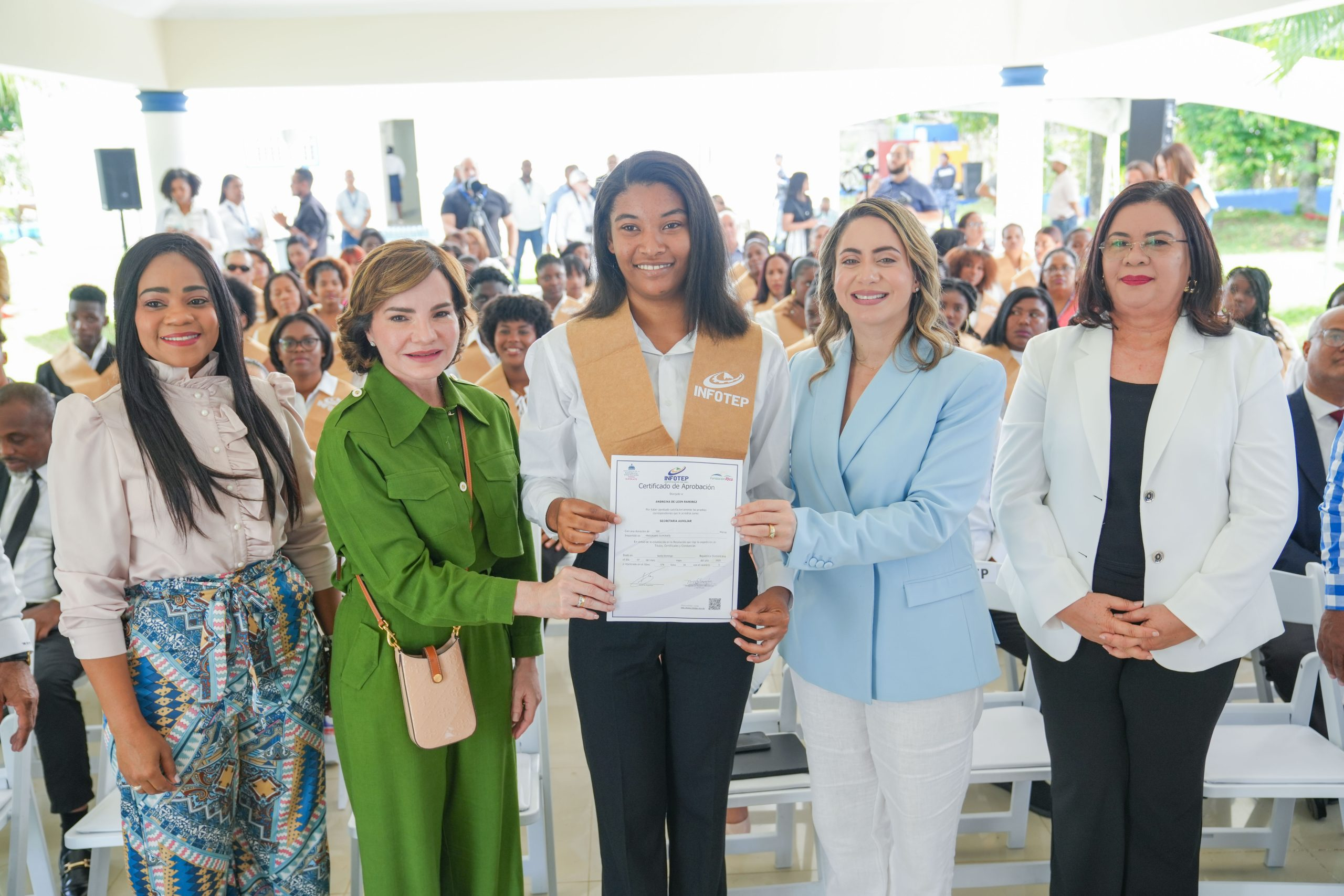 Formación técnica abre puertas a 132 nuevos graduados