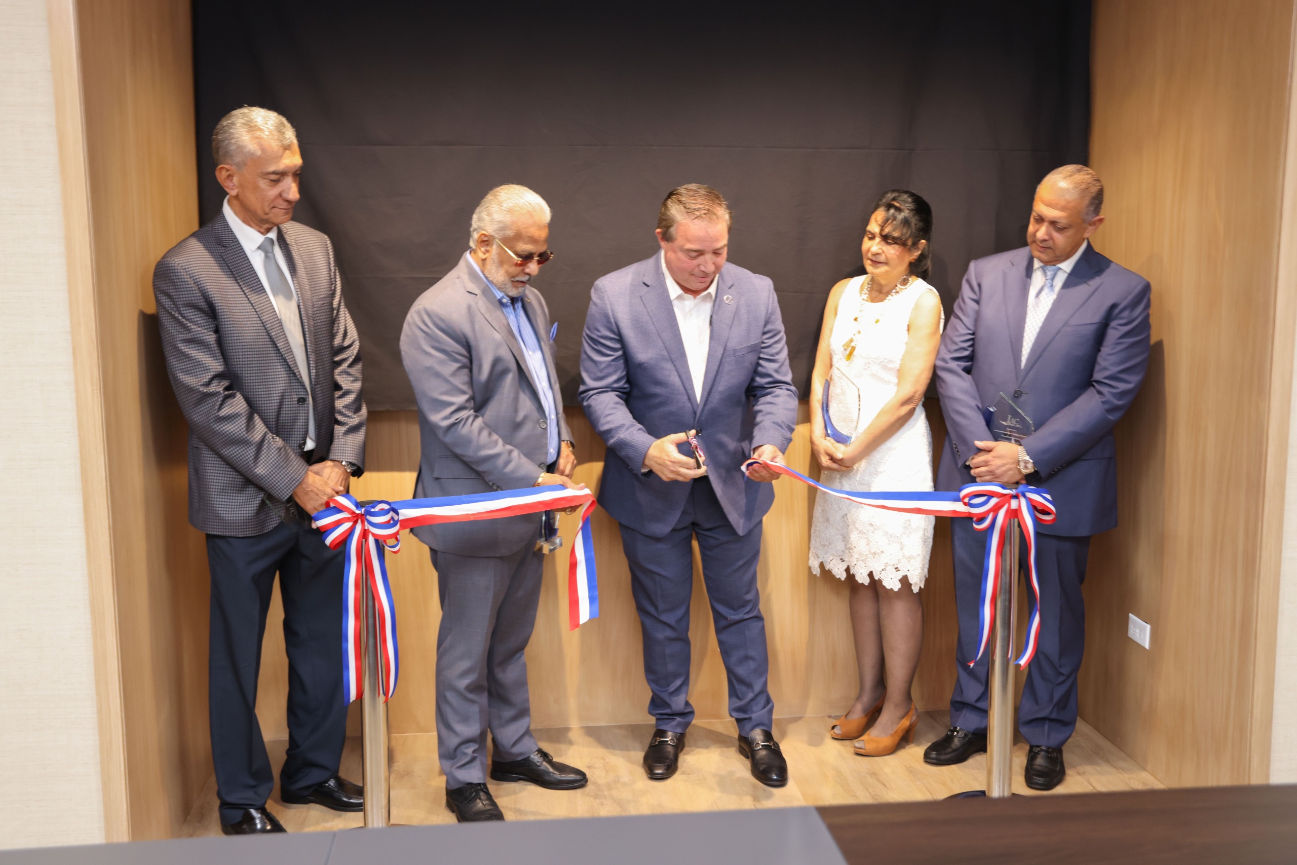 Junta de Aviación Civil inaugura galería de expresidentes por su aporte al sector aeronáutico