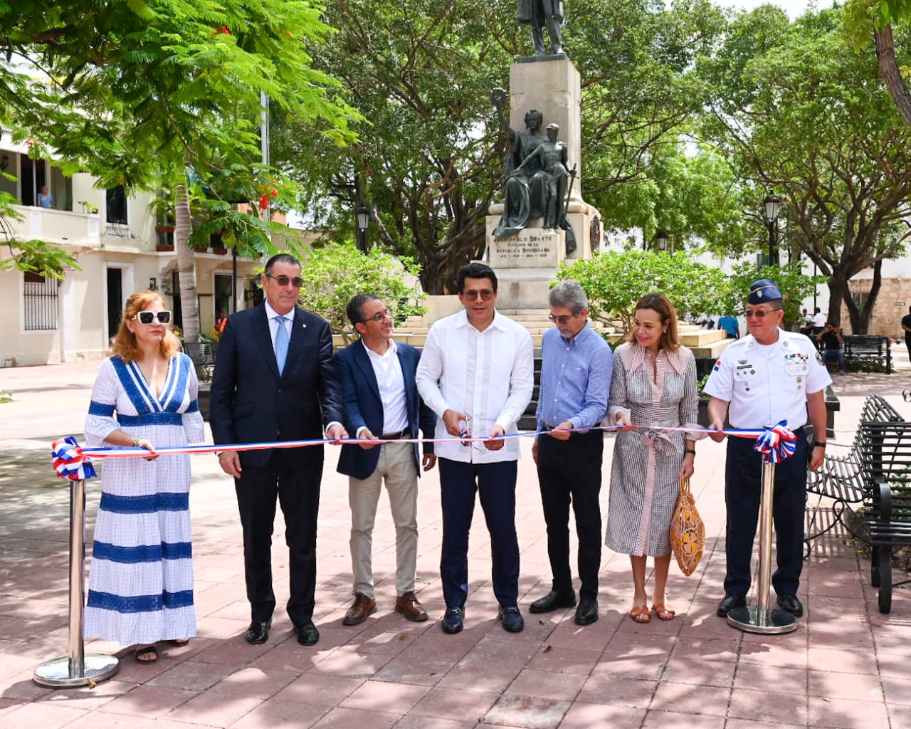 Collado entrega parque Duarte y calle Las Mercedes totalmente renovados