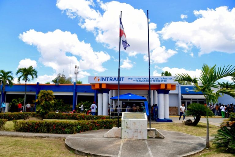 INTRANT niega suspensión del proceso de licencias