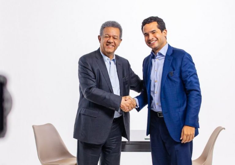 Omar y Leonel Fernández se roban las redes con divertido juego por el Día del Padre