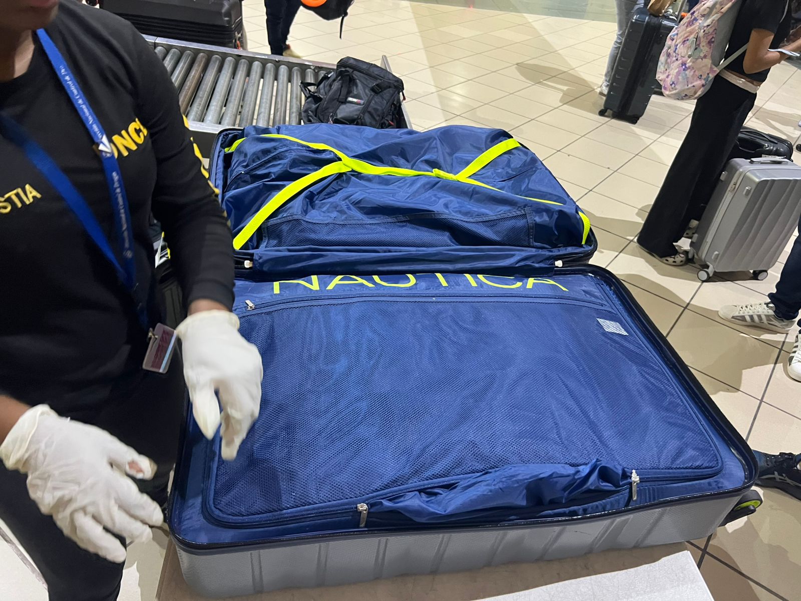 Incautan 60 paquetes de presunta marihuana en aeropuerto Las Américas