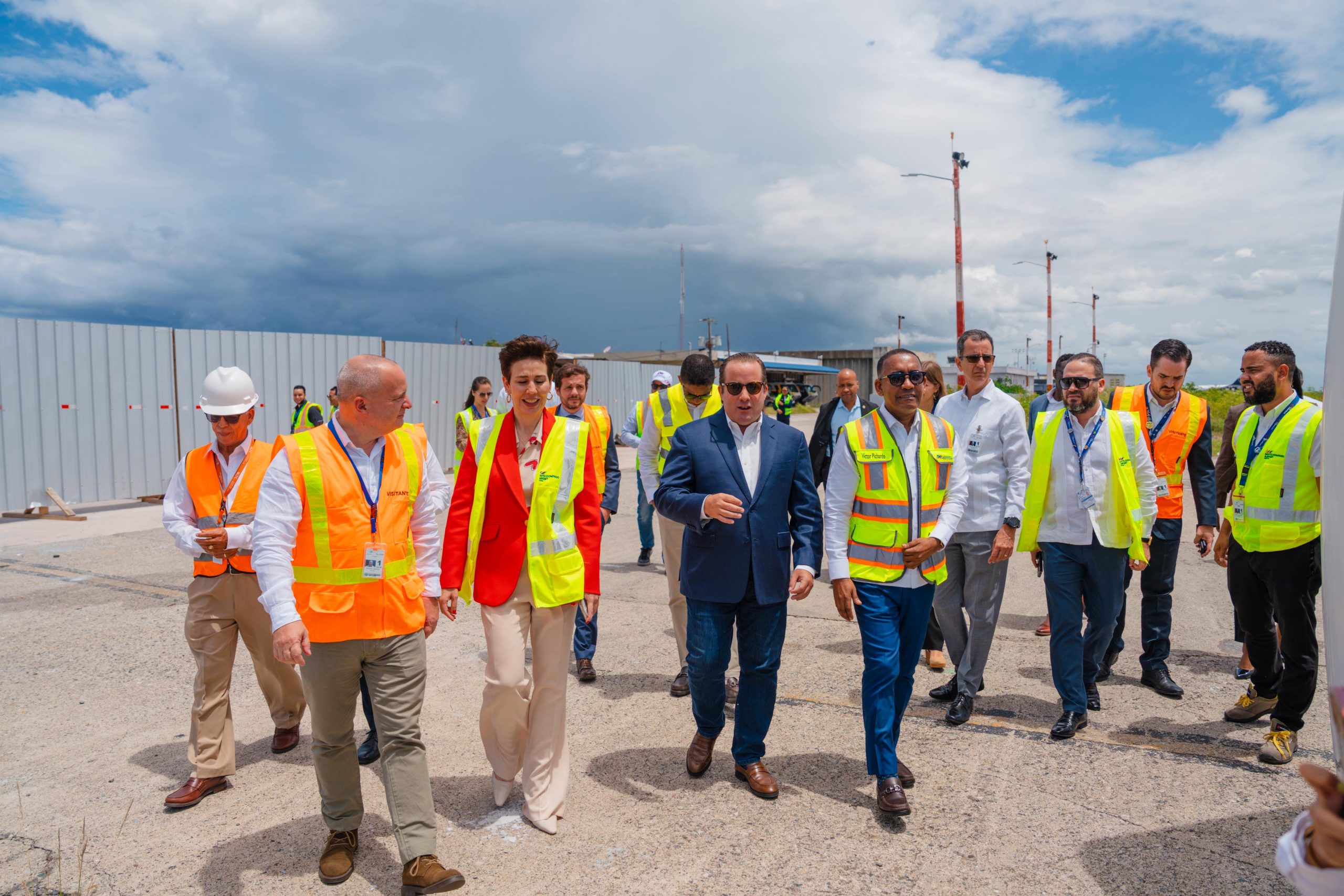 Paliza supervisa transformación del AILA con nueva terminal y obras sostenibles