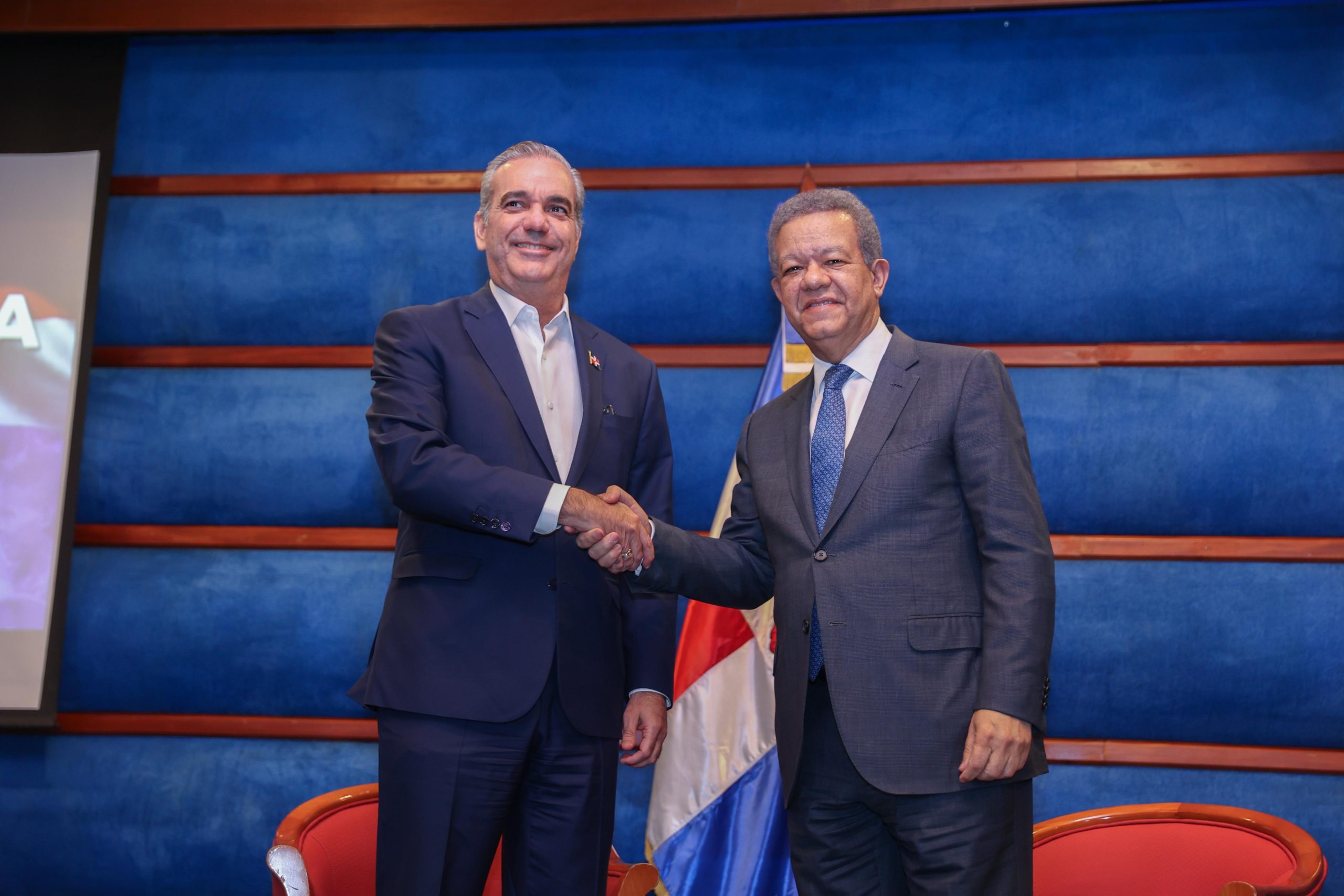 Abinader y Leonel retoman el diálogo por la crisis en Haití