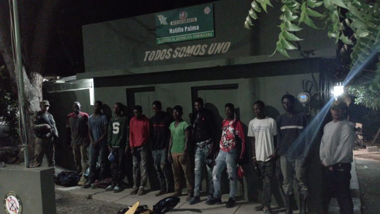 Detienen 35 haitianos en operativos del Ejército en Montecristi y Dajabón