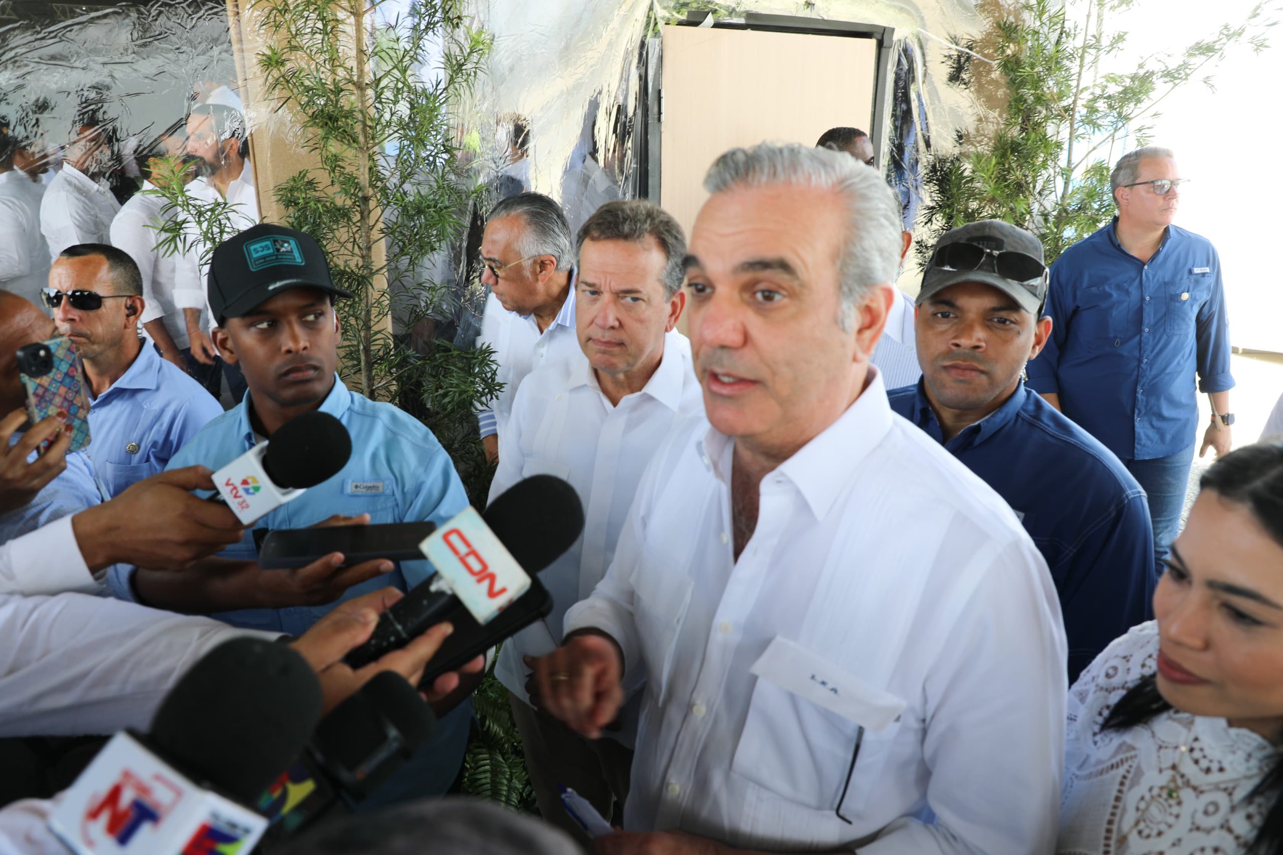 Abinader prohíbe campaña política desde oficinas públicas