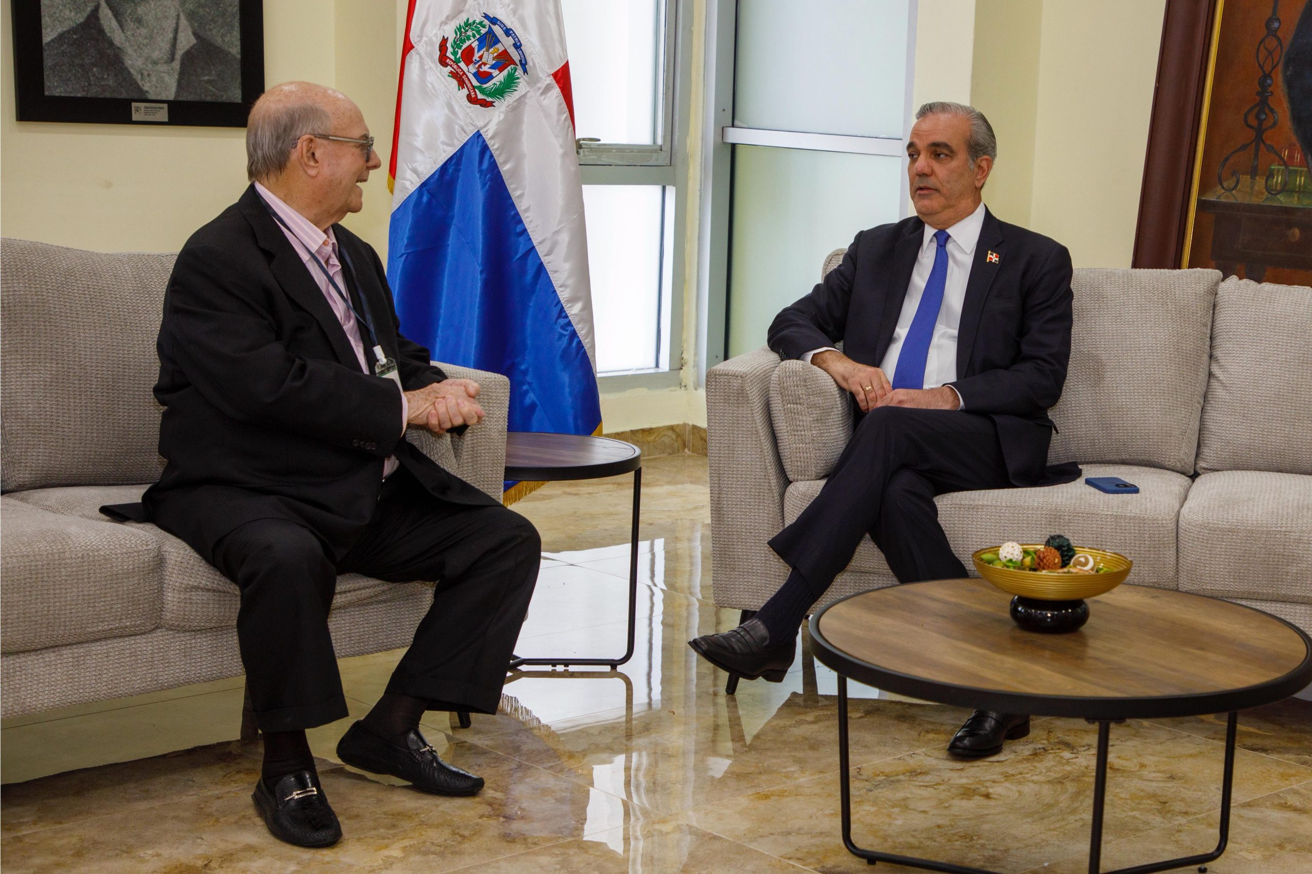 Abinader se reunirá con Hipólito Mejía para abordar crisis haitiana