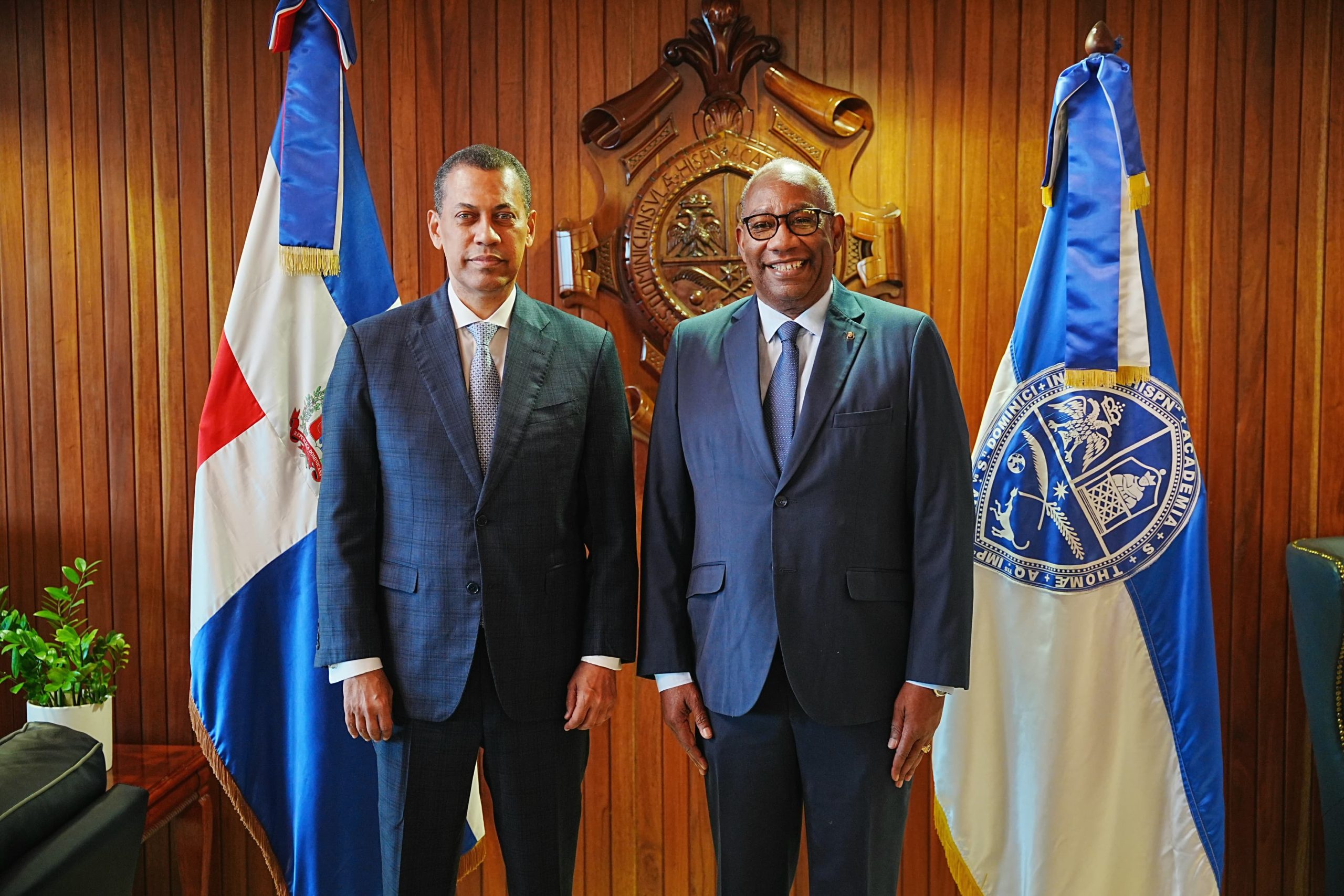 UASD e INDOTEL lanzan licitación para internet de alta velocidad en recintos universitarios