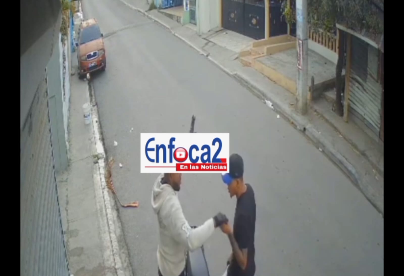 Asaltantes roban motocicleta en pleno día