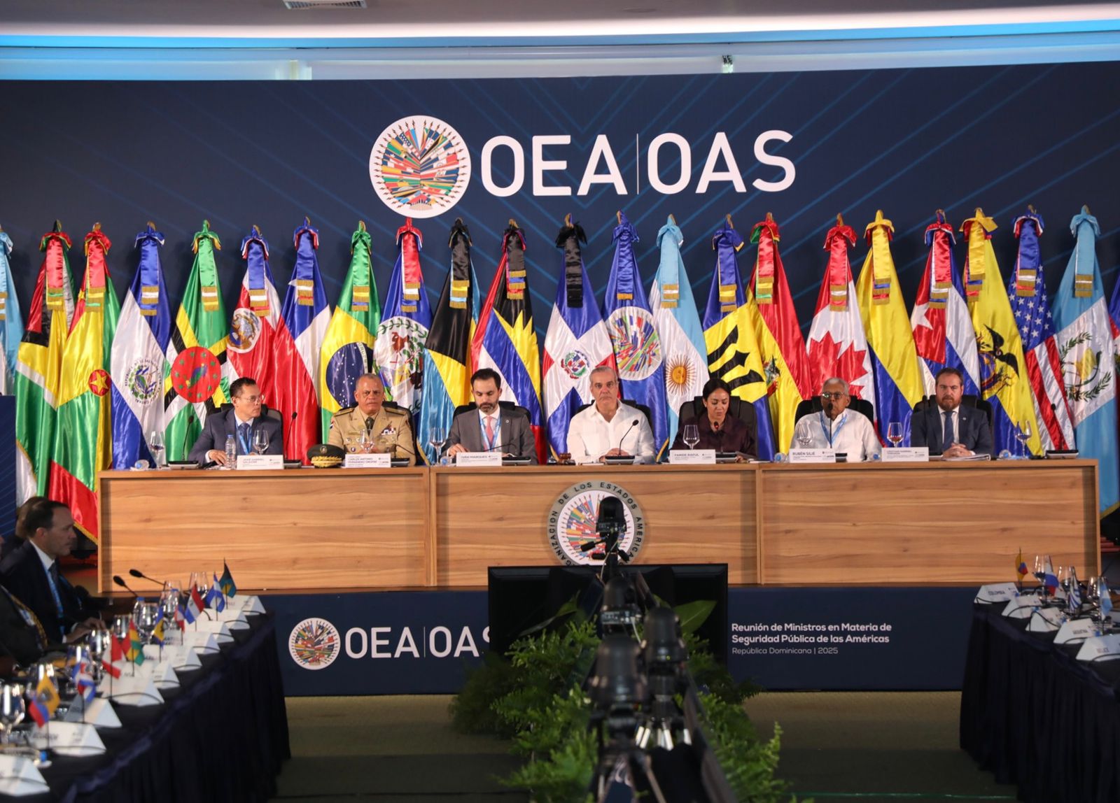 RD lidera diálogo regional sobre reforma policial y seguridad democrática