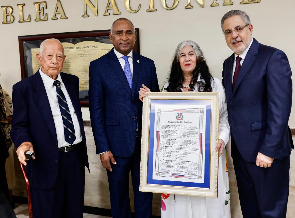 Senado rinde homenaje a banilejos ejemplares por su legado educativo y cultural