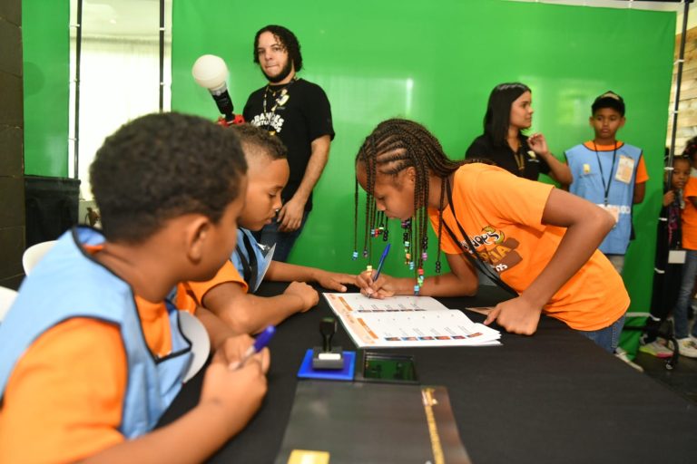 Niños eligen la Justicia en elecciones infantiles de la JCE