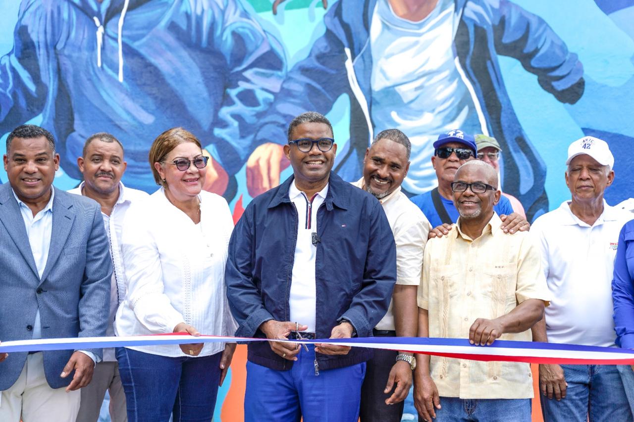 Capotillo se transforma en galería de arte urbano