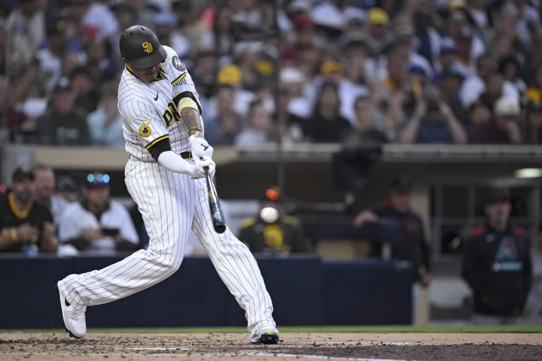 Machado alcanza los 2,000 hits y entra en la historia de la MLB
