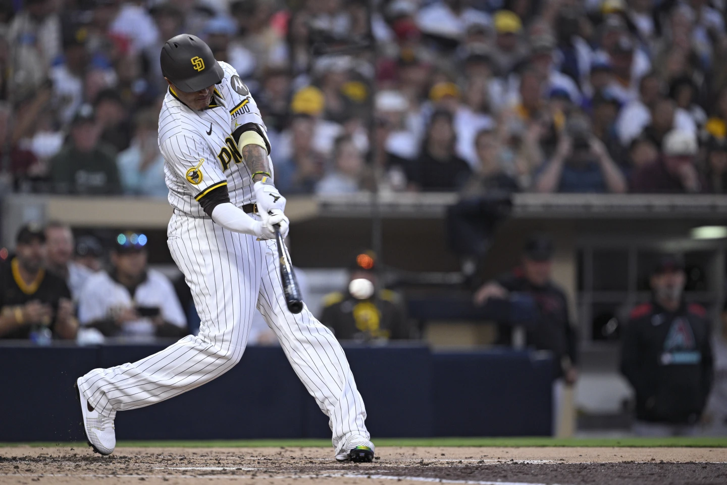 Machado alcanza los 2,000 hits y entra en la historia de la MLB