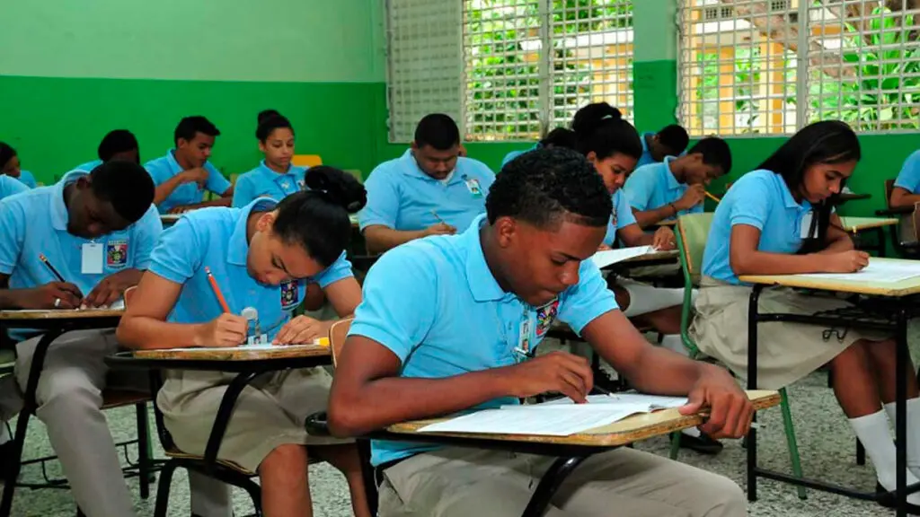 Más de 88 mil estudiantes aprueban Pruebas Nacionales 2025