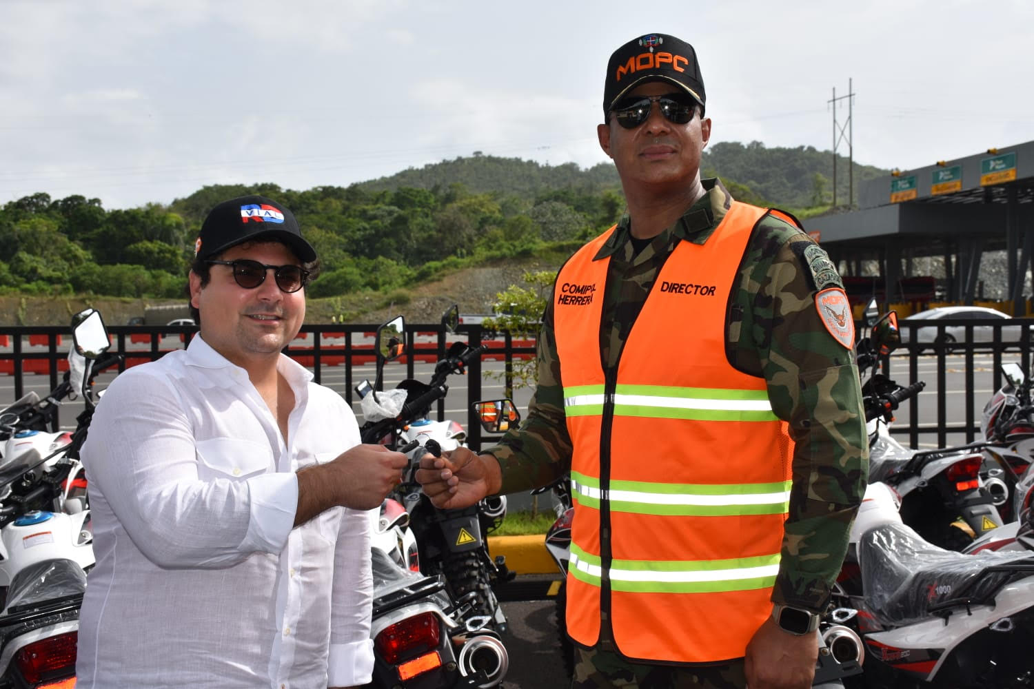 COMIPOL recibe 15 motocicletas para reforzar asistencia vial en autopistas