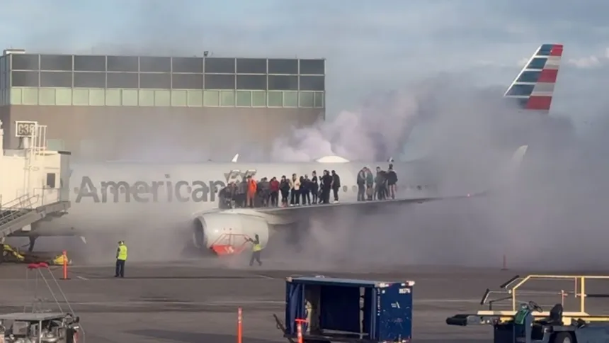 Incendio en avión de American Airlines obliga evacuación de emergencia en Denver
