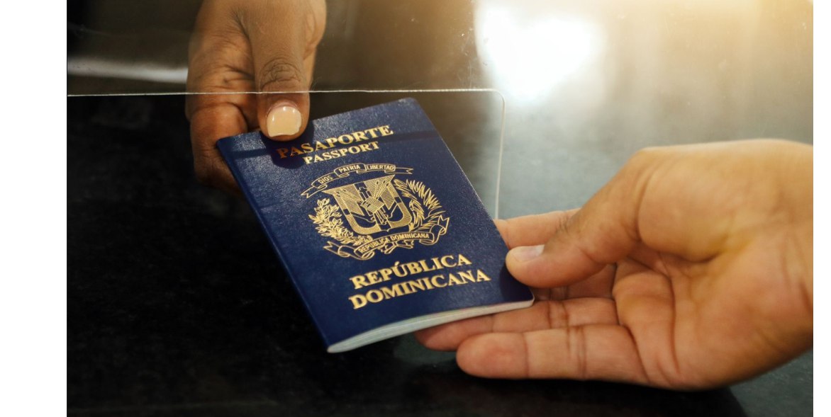 Crece preocupación por deterioro de pasaportes dominicanos recientes