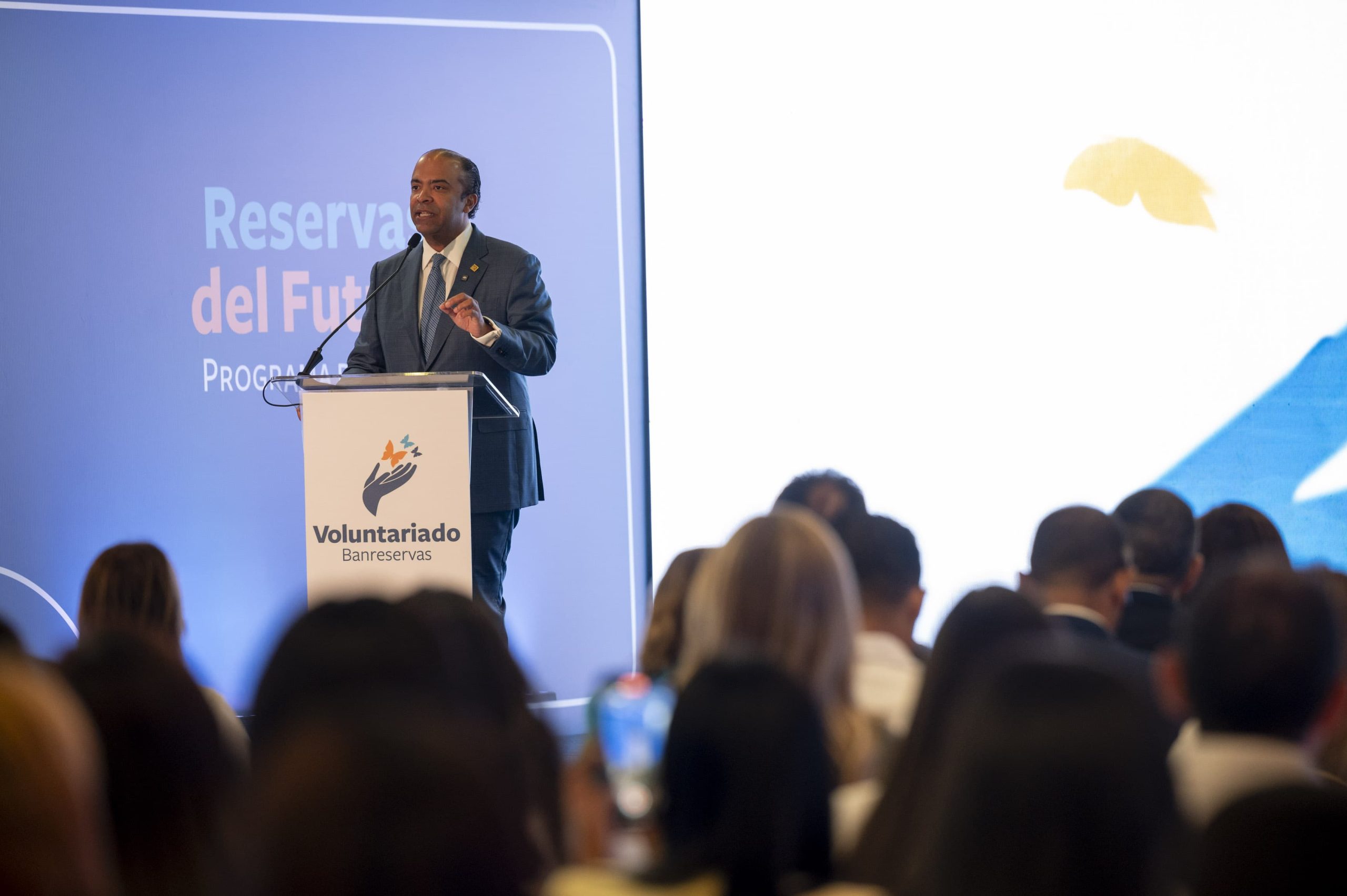 Banreservas otorga 84 nuevas becas universitarias