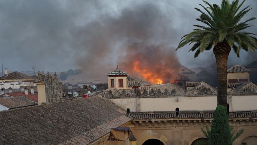 Incendio en la Mezquita-Catedral de Córdoba provoca daños en una capilla y su cubierta