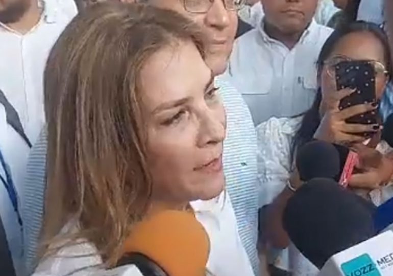 Carolina Mejía realiza segunda jornada “Plásticos por útiles escolares”