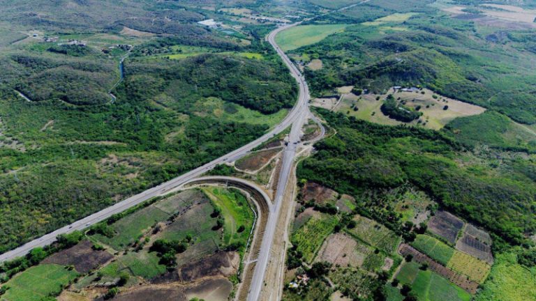 Abinader inaugura circunvalación de Baní para dinamizar el sur